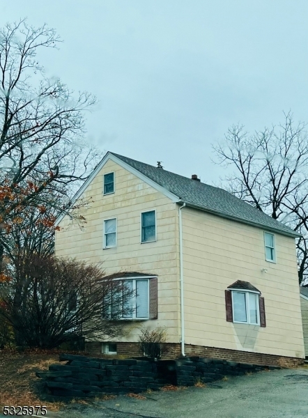 Property Photo:  592 Fairfield Rd  NJ 07470 