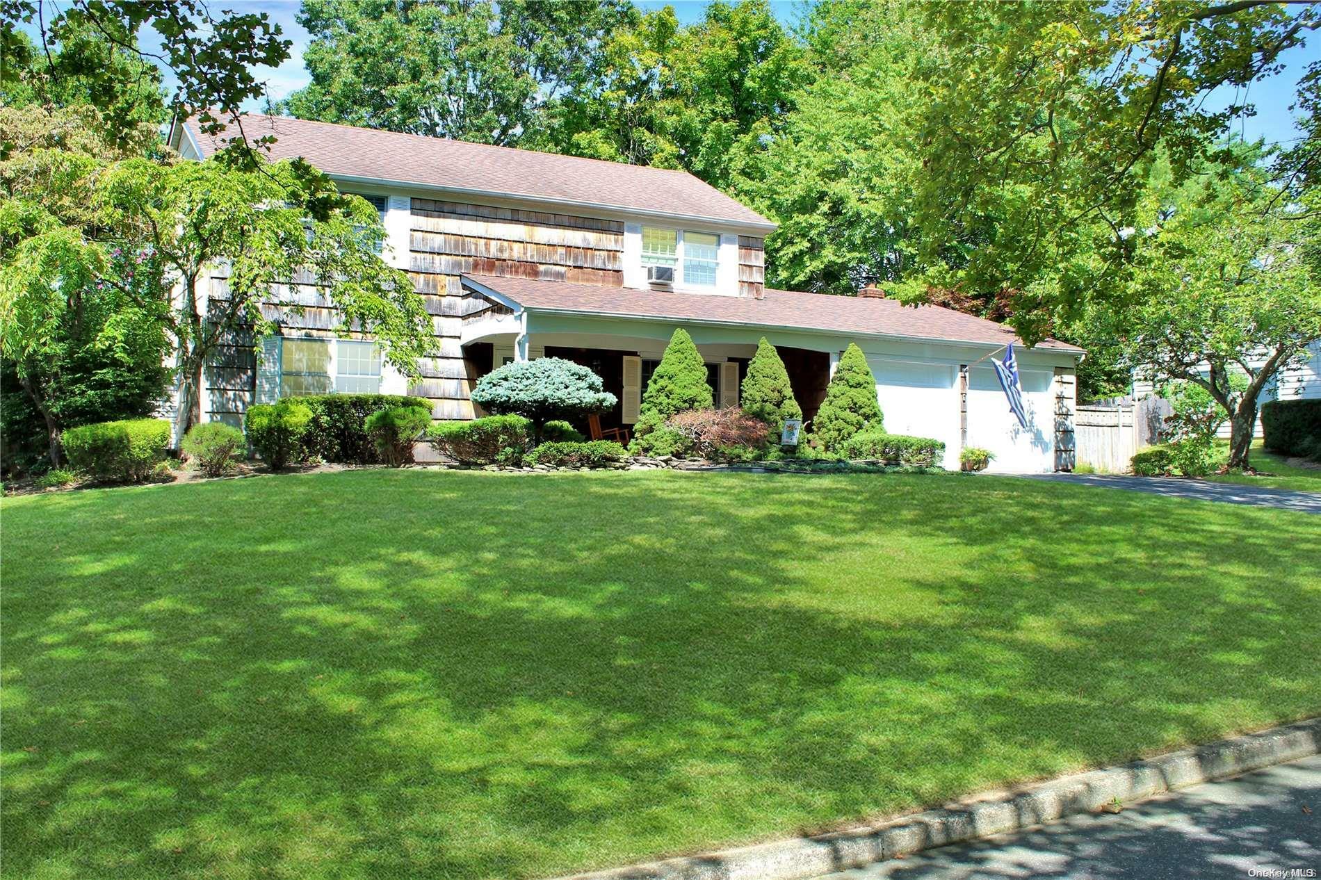 Property Photo:  23 Mosshill Place  NY 11790 