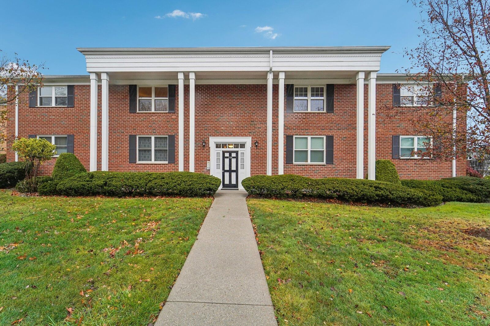 Property Photo: 104 W Bon Aire Circle W 8L NY 10901