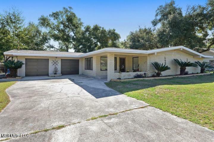 Property Photo:  320 Lakeview Boulevard  MS 39531 