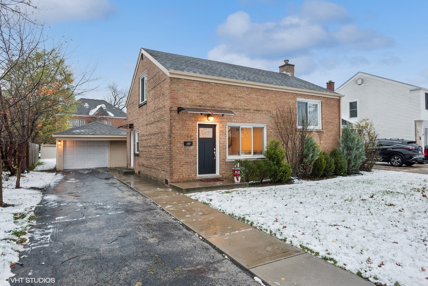 Property Photo:  181 S West Avenue  IL 60126 