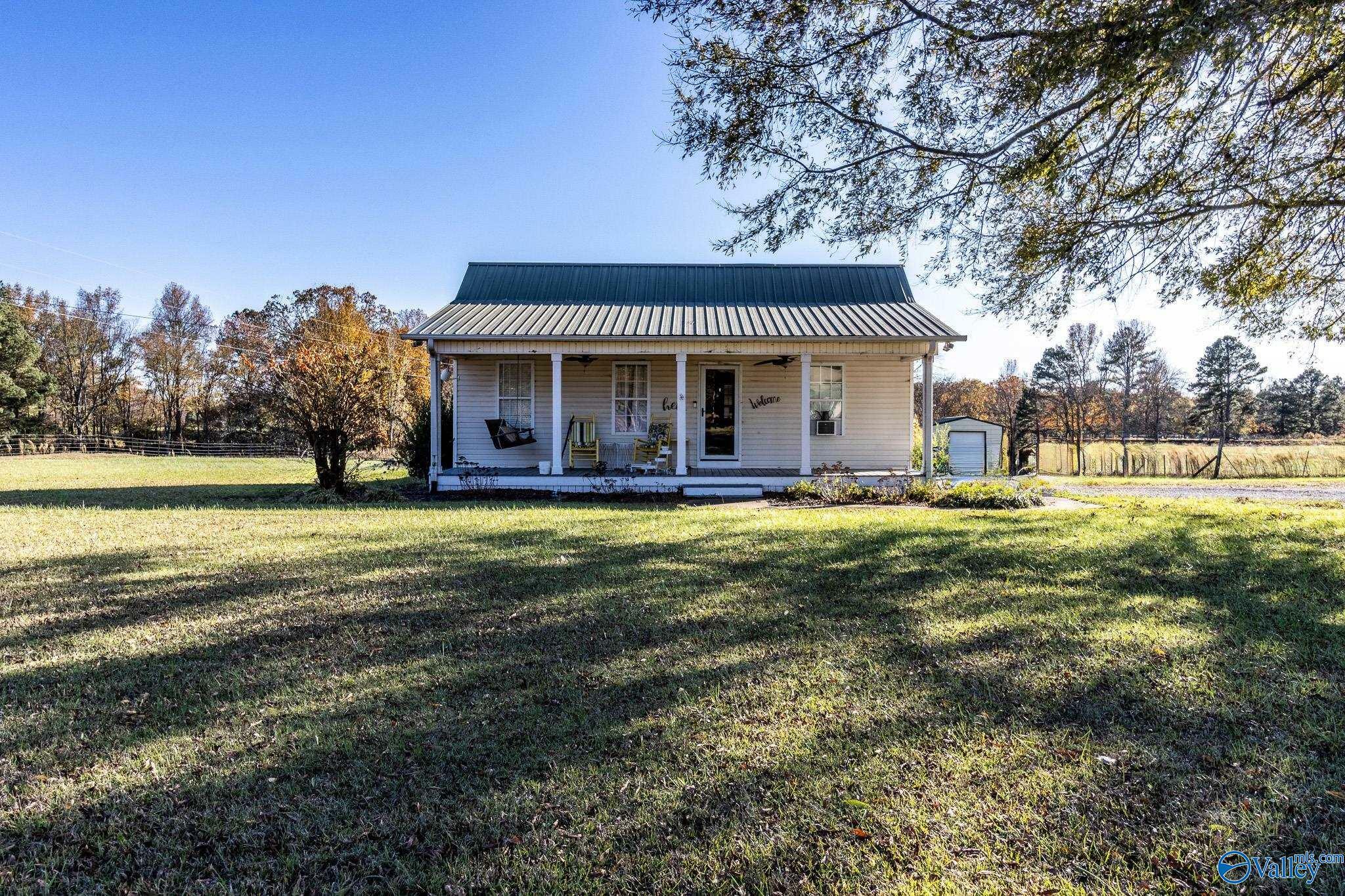 Property Photo:  2186 County Road 194  AL 35978 