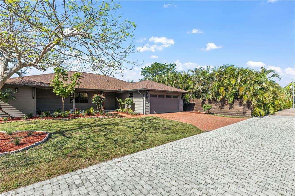 Property Photo:  1346 Rosemary Ln  FL 34103 