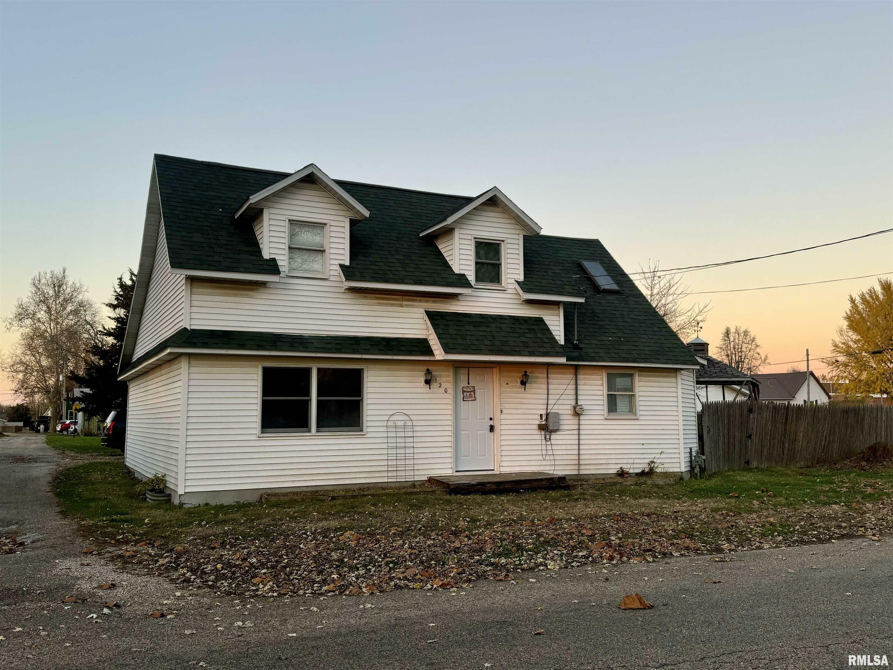 Property Photo:  120 E Jefferson Street  IL 61427 