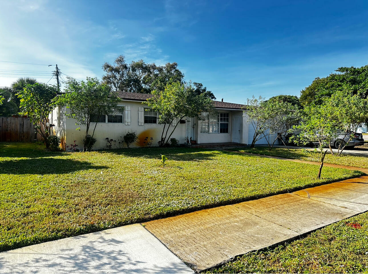 Property Photo:  754 Evergreen Dr Drive  FL 33403 