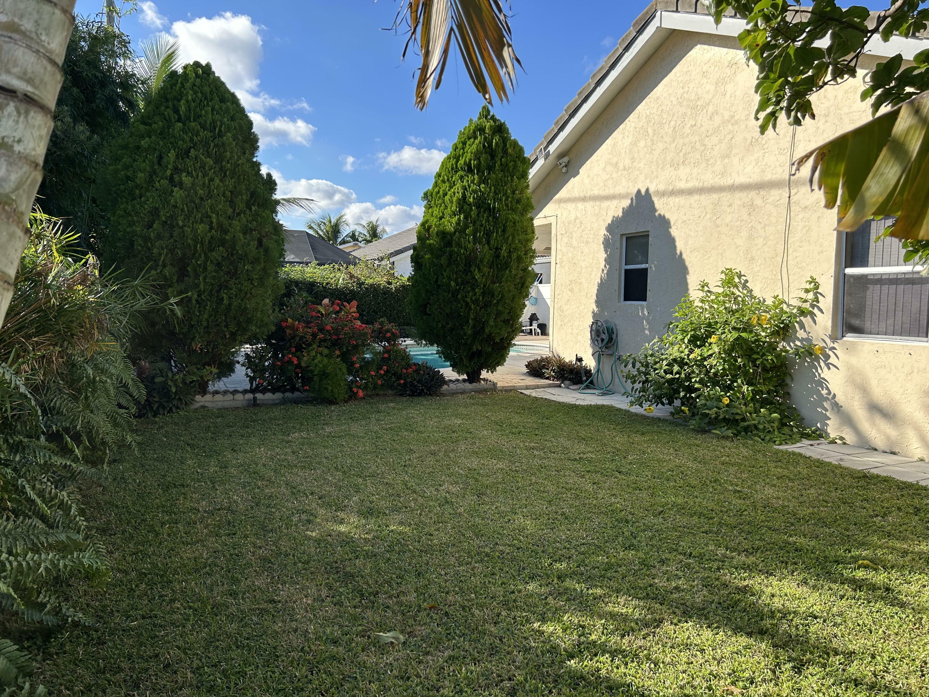 Property Photo:  350 Apache Lane  FL 33487 