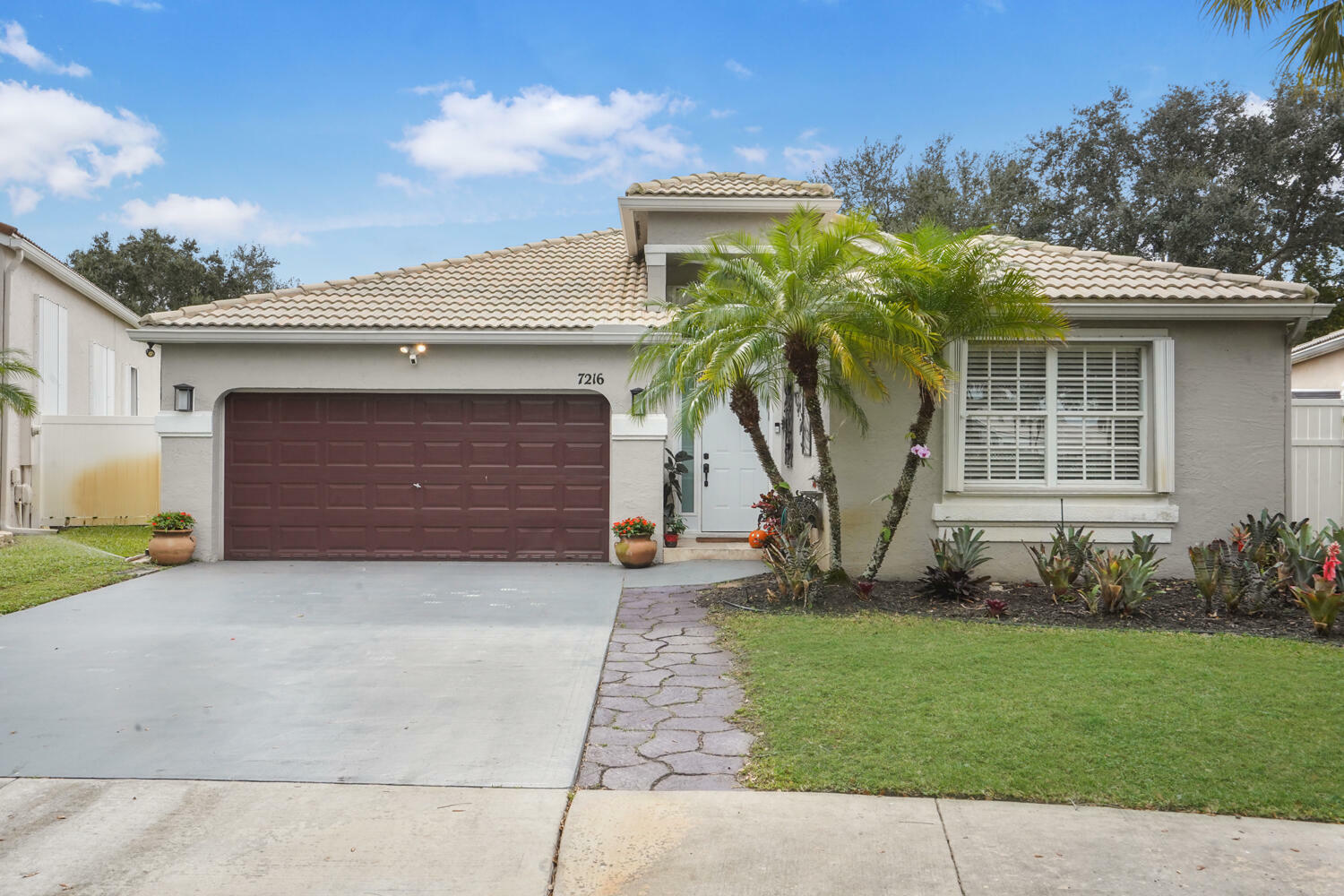 Property Photo:  7216 Copperfield Circle  FL 33467 