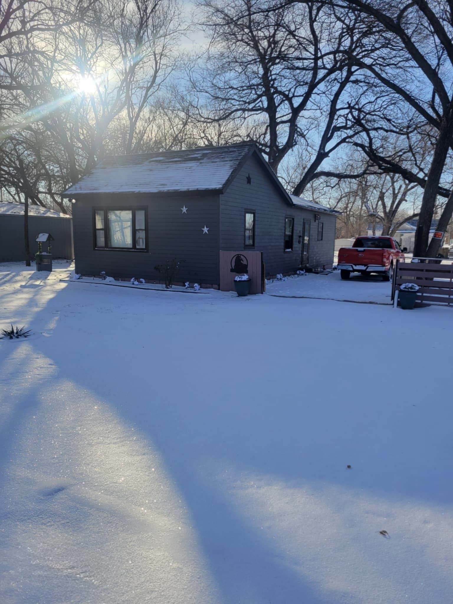 Property Photo:  912 W Lincoln Ave  KS 67152-3335 