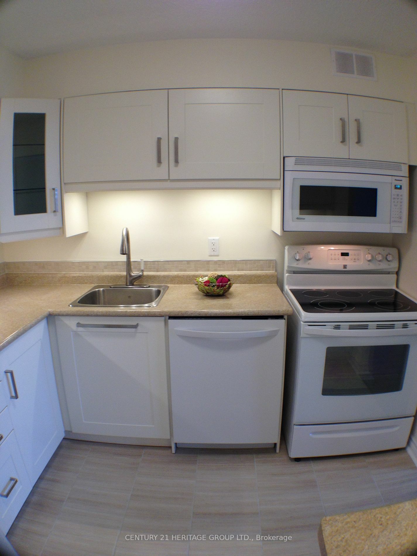 Property Photo:  20 William Roe Blvd 305  ON L3Y 5V6 