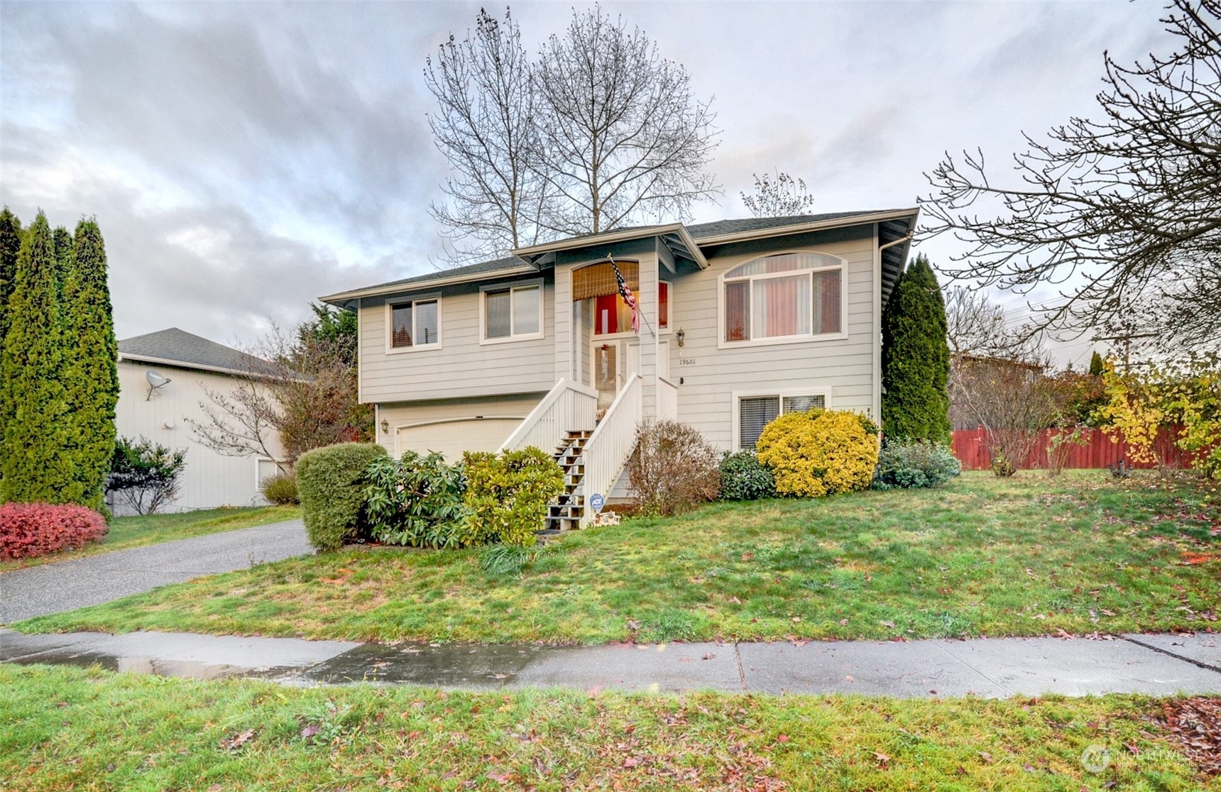 Property Photo:  19601 Knoll Drive  WA 98223 