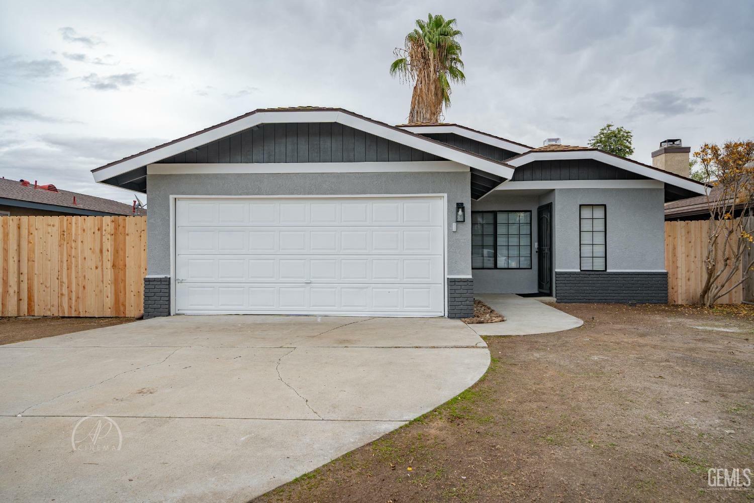 Property Photo:  509 Sago Palm Street  CA 93306 