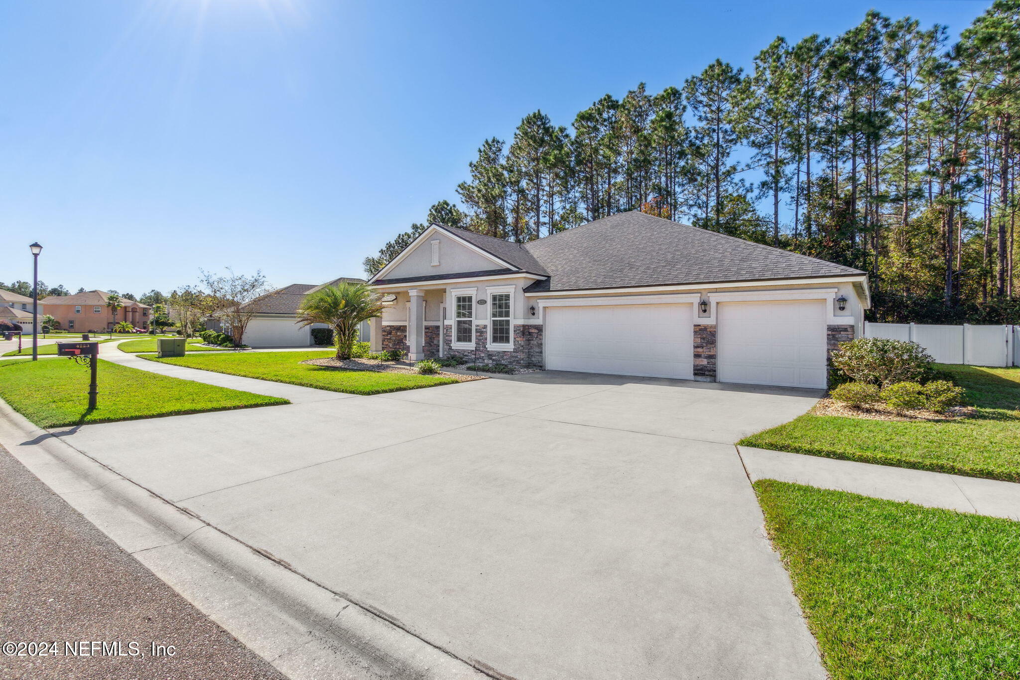 Property Photo:  4223 Sherman Hills Parkway W  FL 32210 