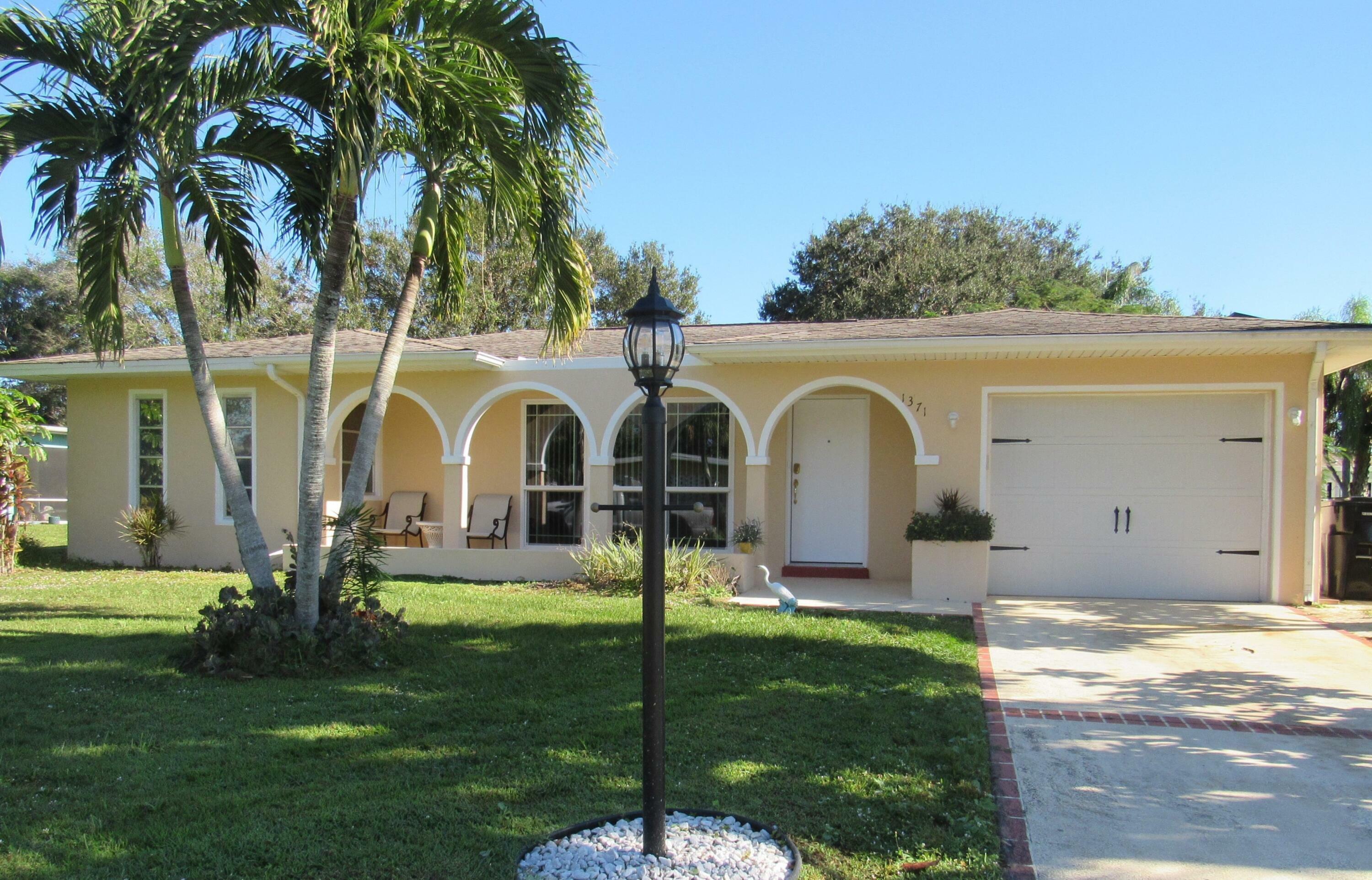 Property Photo:  1371 SE San Souci Lane  FL 34952 