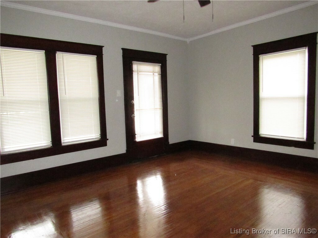 Property Photo:  226 E Montgomery Avenue  IN 47129 