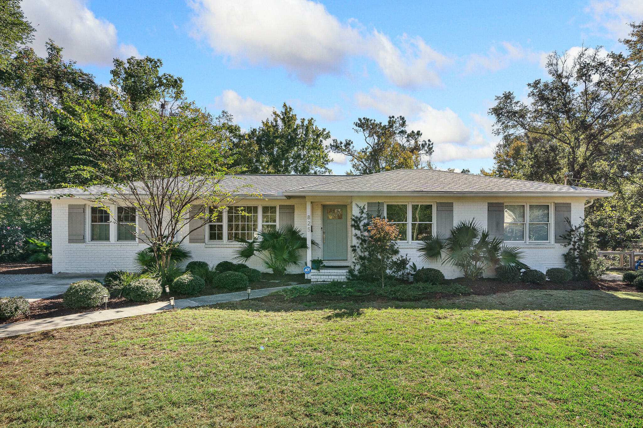 Property Photo: 825 Harbor View Road SC 29412
