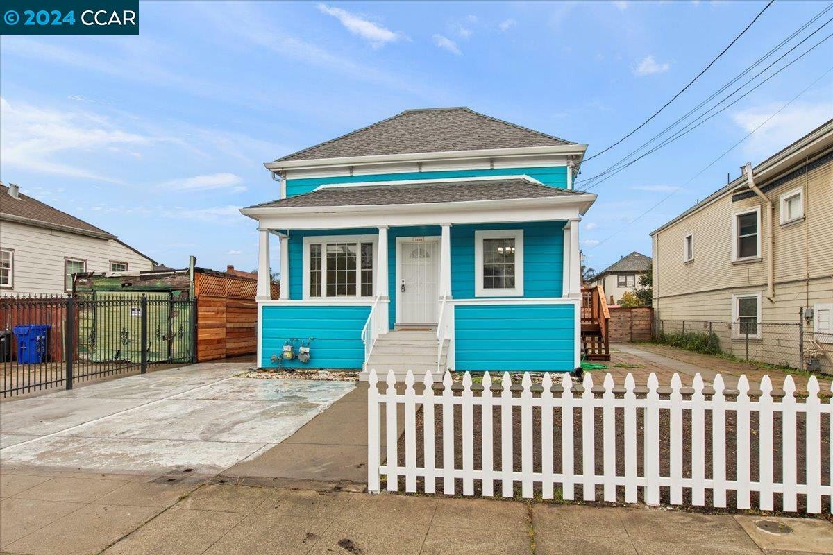 Property Photo:  3108 Chestnut St  CA 94608 