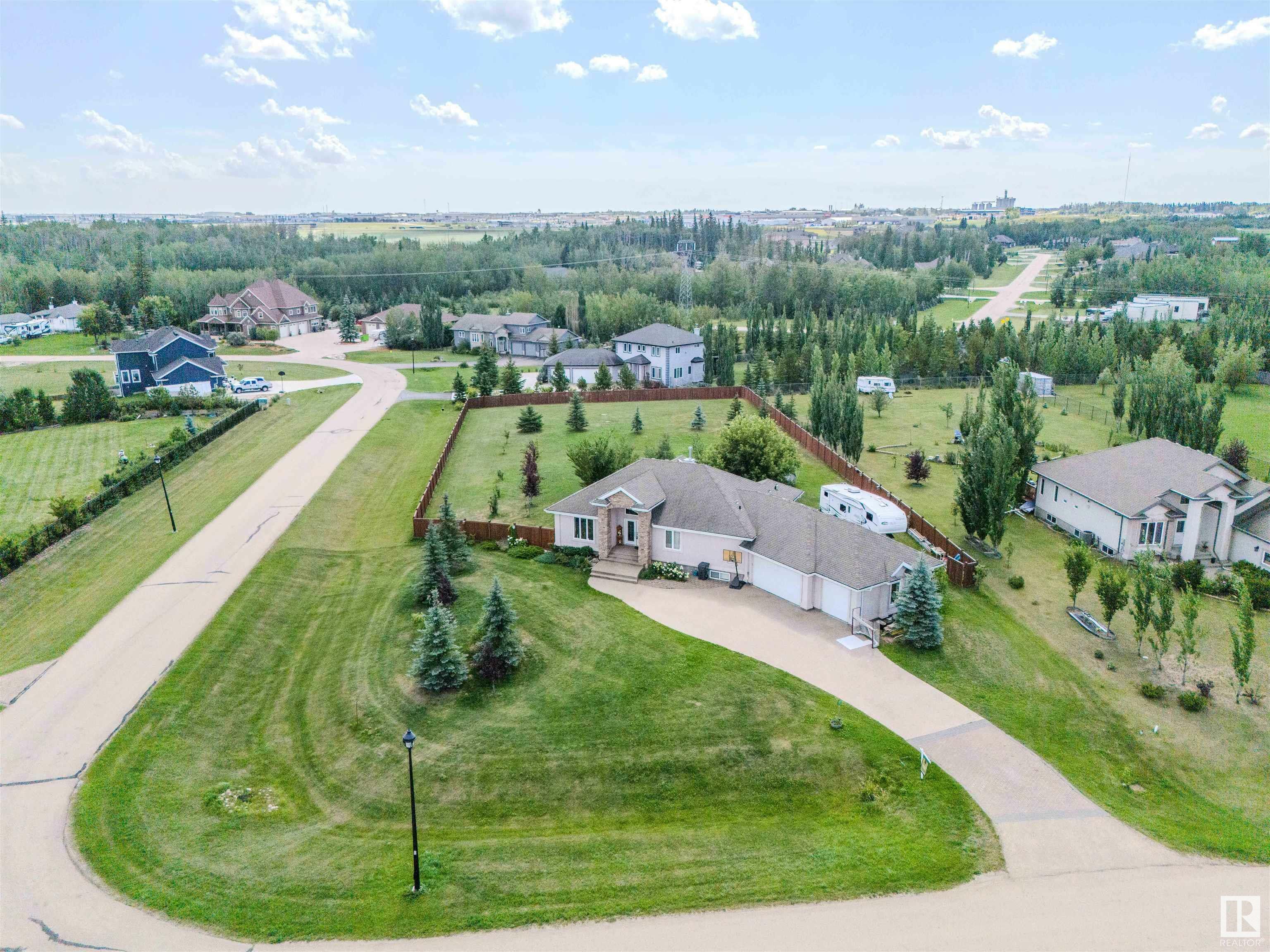 Photo de la propriété:  26328 Township Road 532A  AB T7X 4M1 