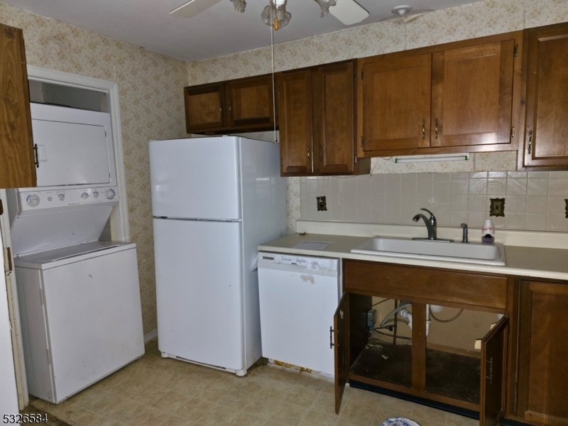 Property Photo:  2 Montgomery St Unit 8A  NJ 07003 