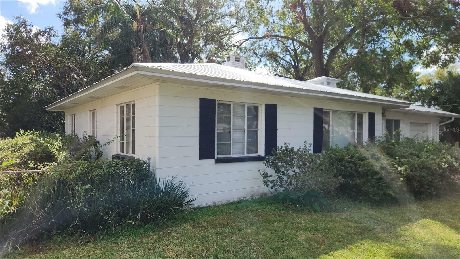 Property Photo:  11523 Forest Hills Drive  FL 33612 