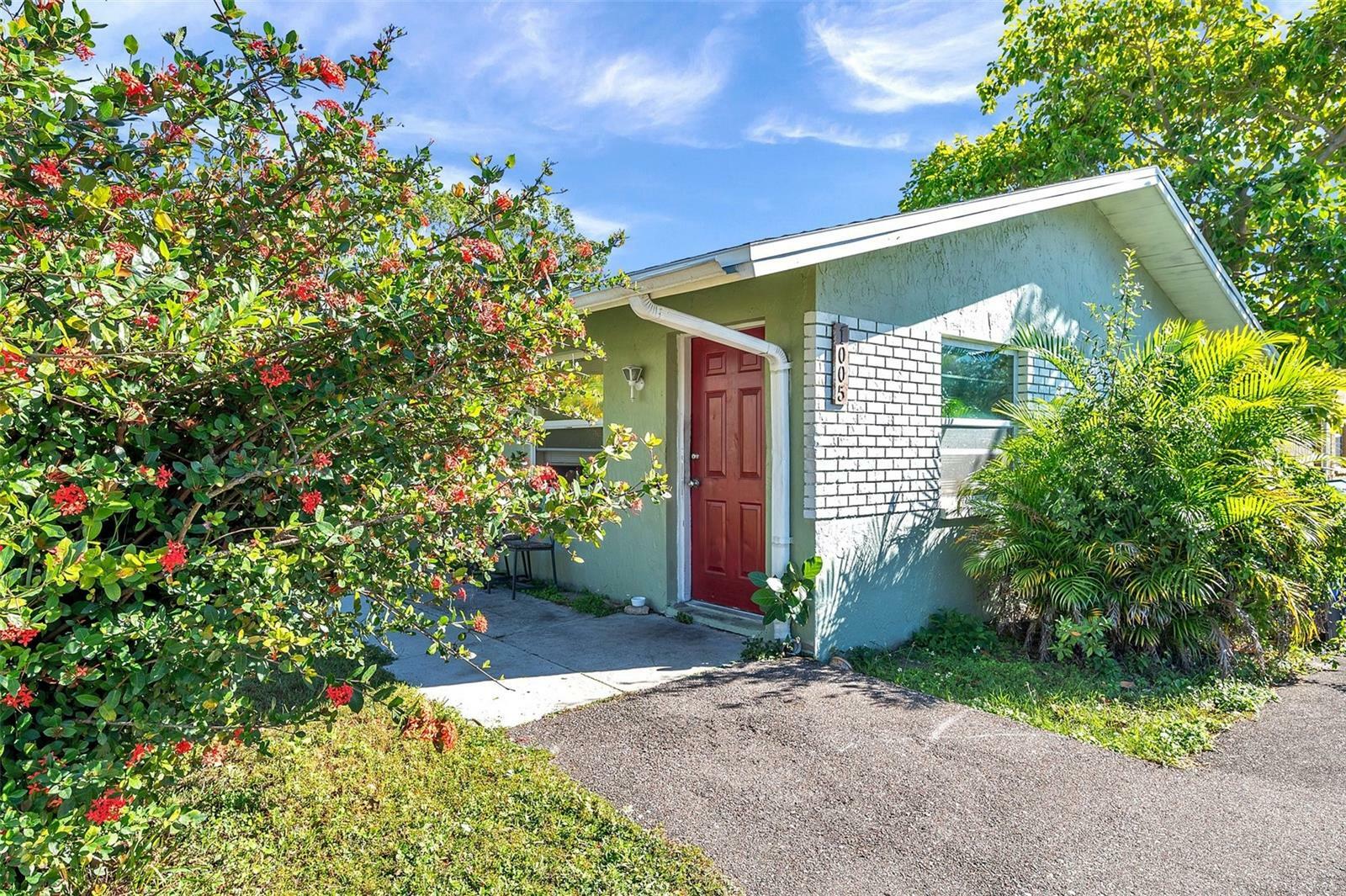 Property Photo:  1005 Lake Palms Drive  FL 33771 