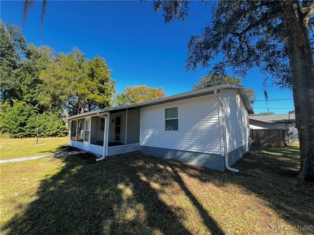 Property Photo:  818 Palm Avenue  FL 34452 