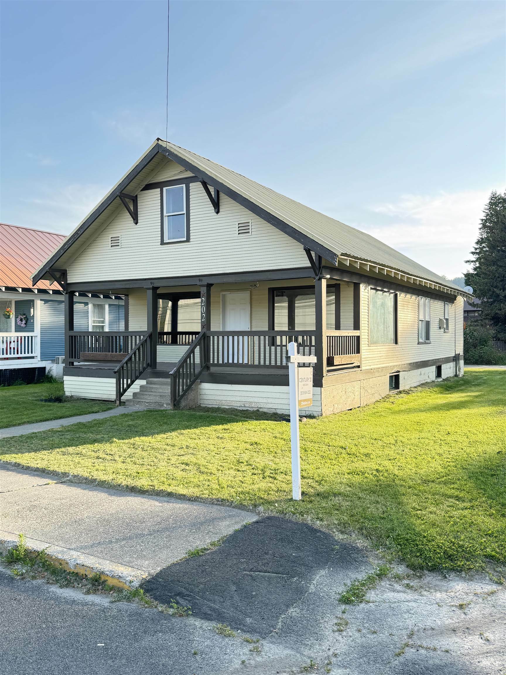 Property Photo:  202 S Central Ave  WA 99139 