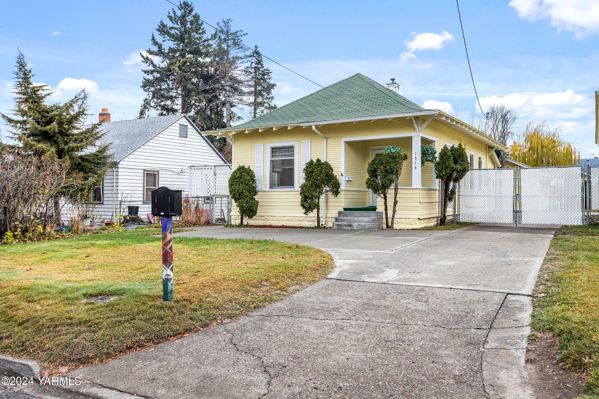 Property Photo:  1514 Folsom Ave  WA 98901 