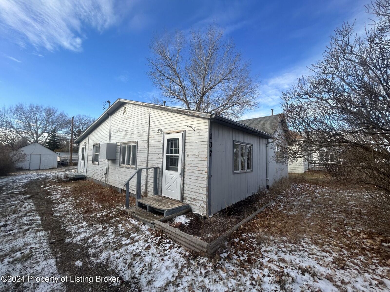 Property Photo: 107 3rd Avenue NW ND 58623