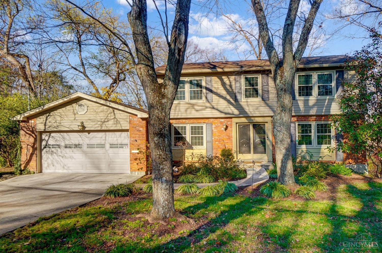 Property Photo:  1225 Sweetwater Drive  OH 45215 