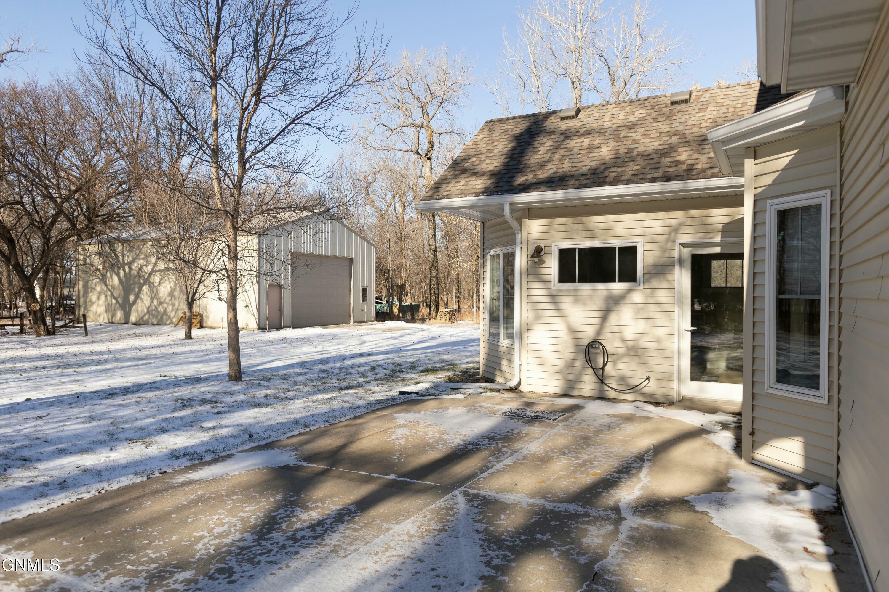 Property Photo:  4301 Sandy River Drive  ND 58503 