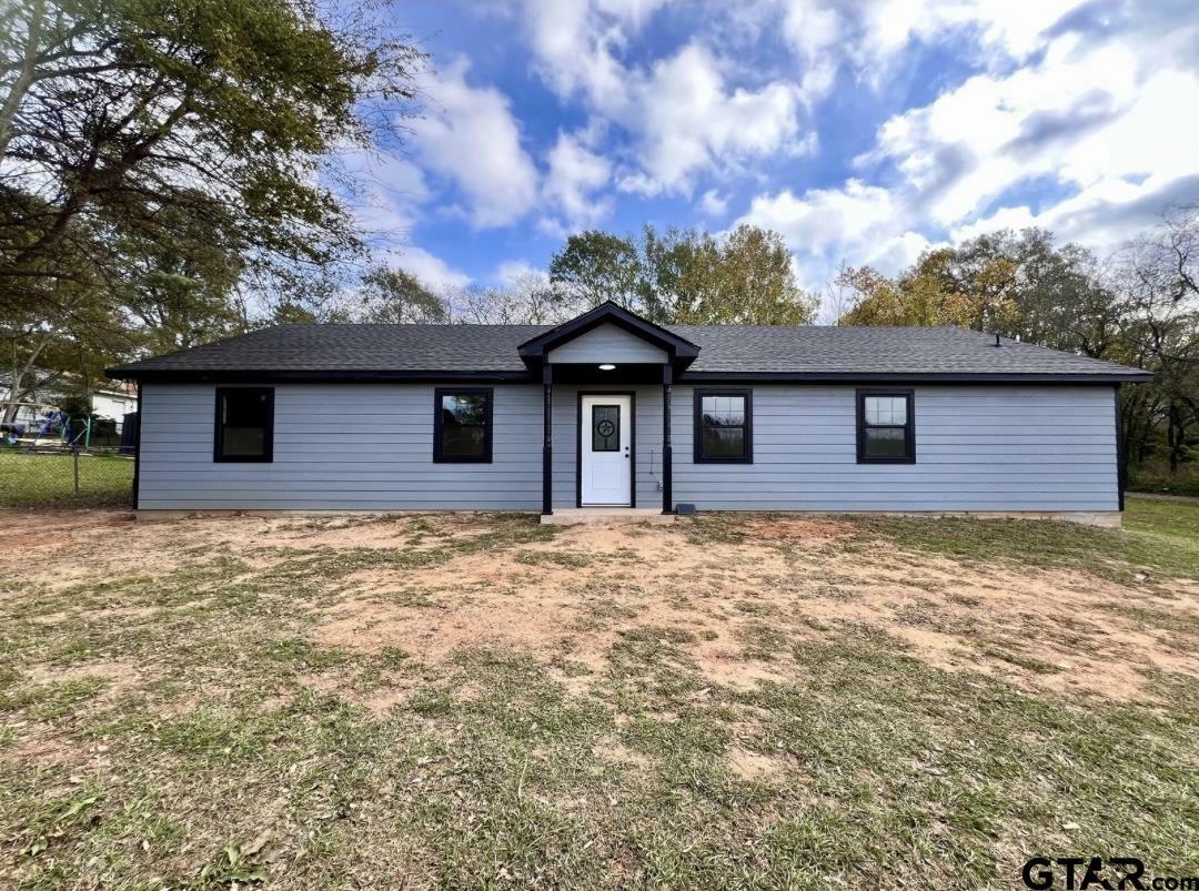 Property Photo:  1300 Sledge St  TX 75670 