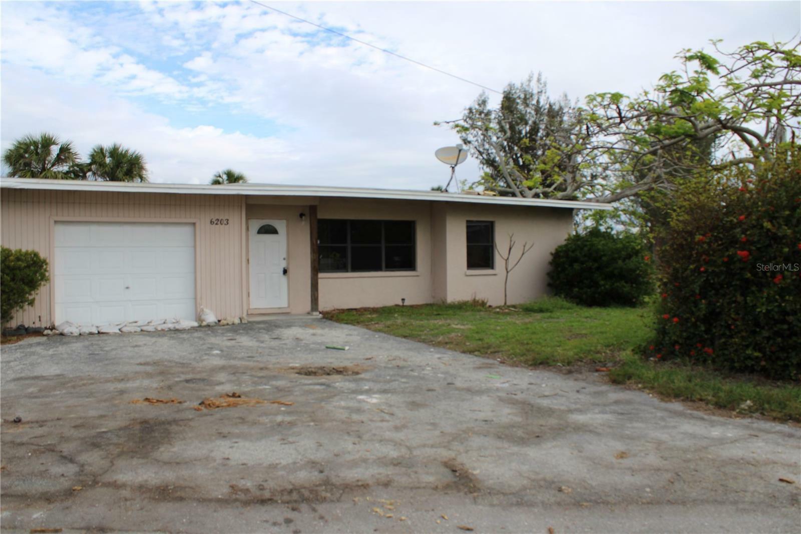 Property Photo:  6203 Marina Drive  FL 34217 