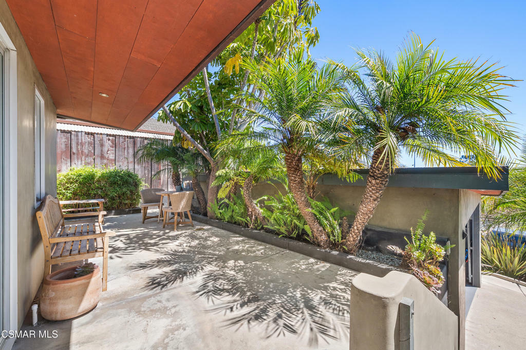 Property Photo:  2285 El Jardin Avenue  CA 93001 