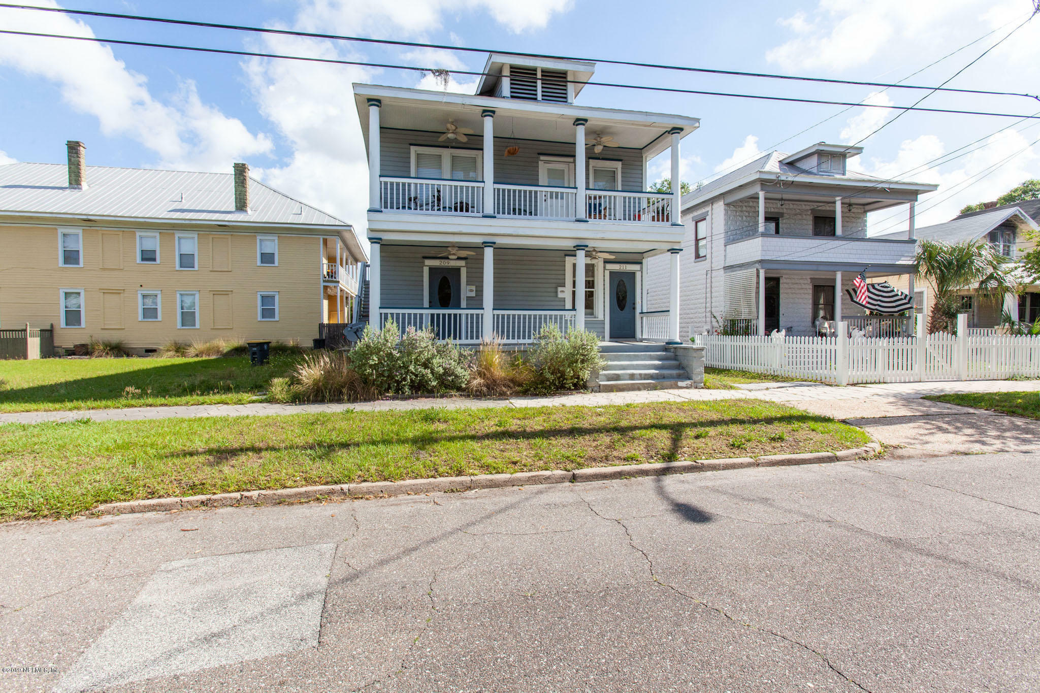 Property Photo:  209 E 4th Street  FL 32206 