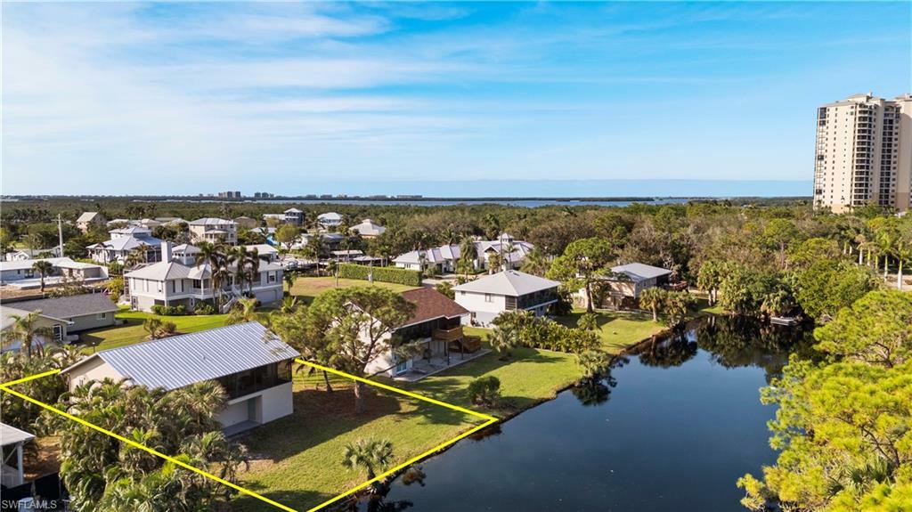 Property Photo: 4748 Pembrooke Ln FL 34134
