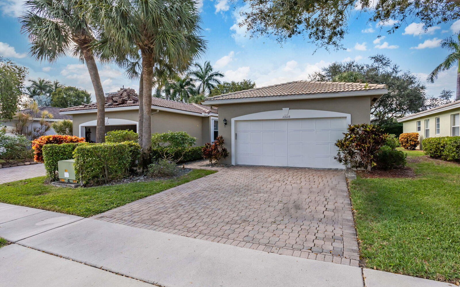 Property Photo: 10608 Royal Caribbean Circle FL 33437