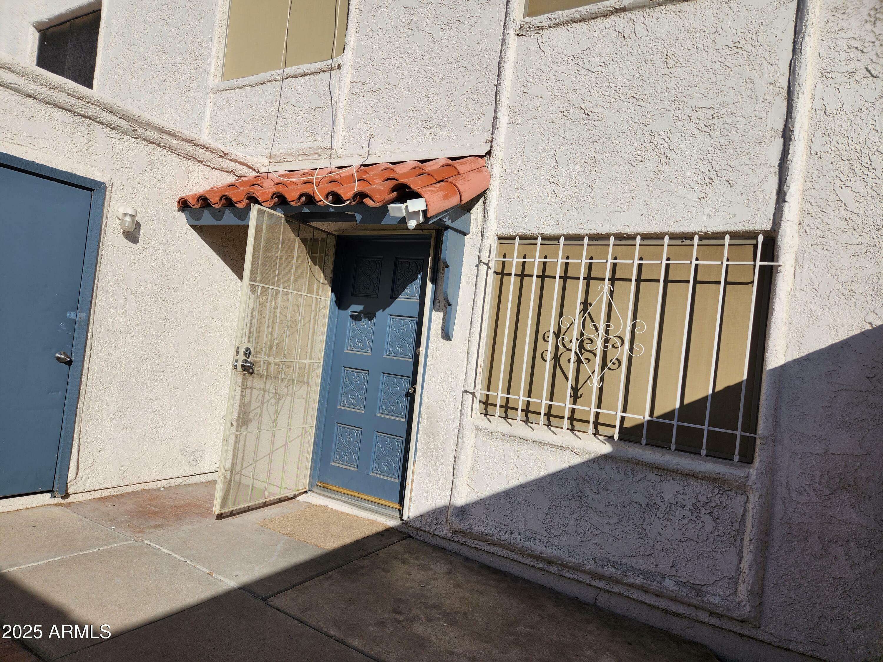 Property Photo: 5221 N 42nd Lane AZ 85019