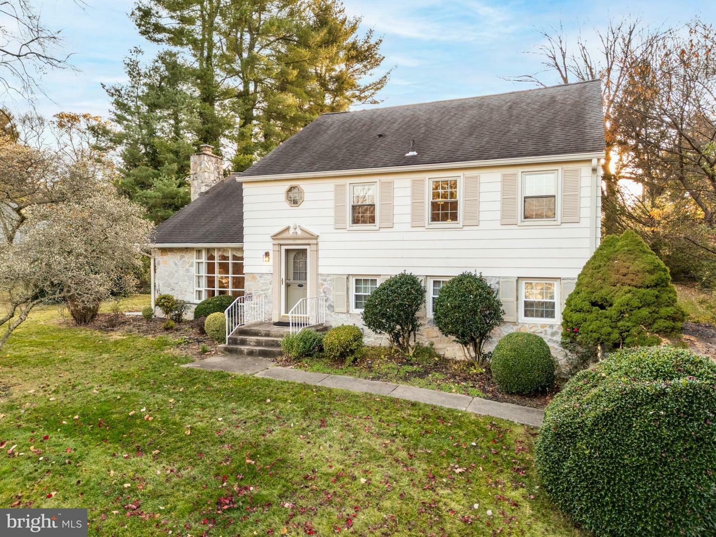 Property Photo:  303 Colonial Drive  PA 19086 