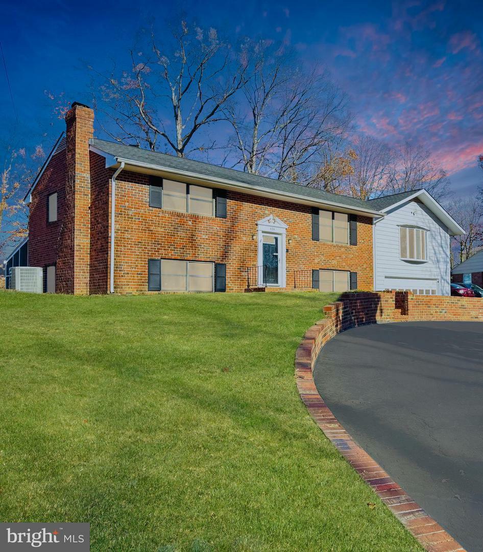 Property Photo:  828 Spring Valley Drive  VA 22405 