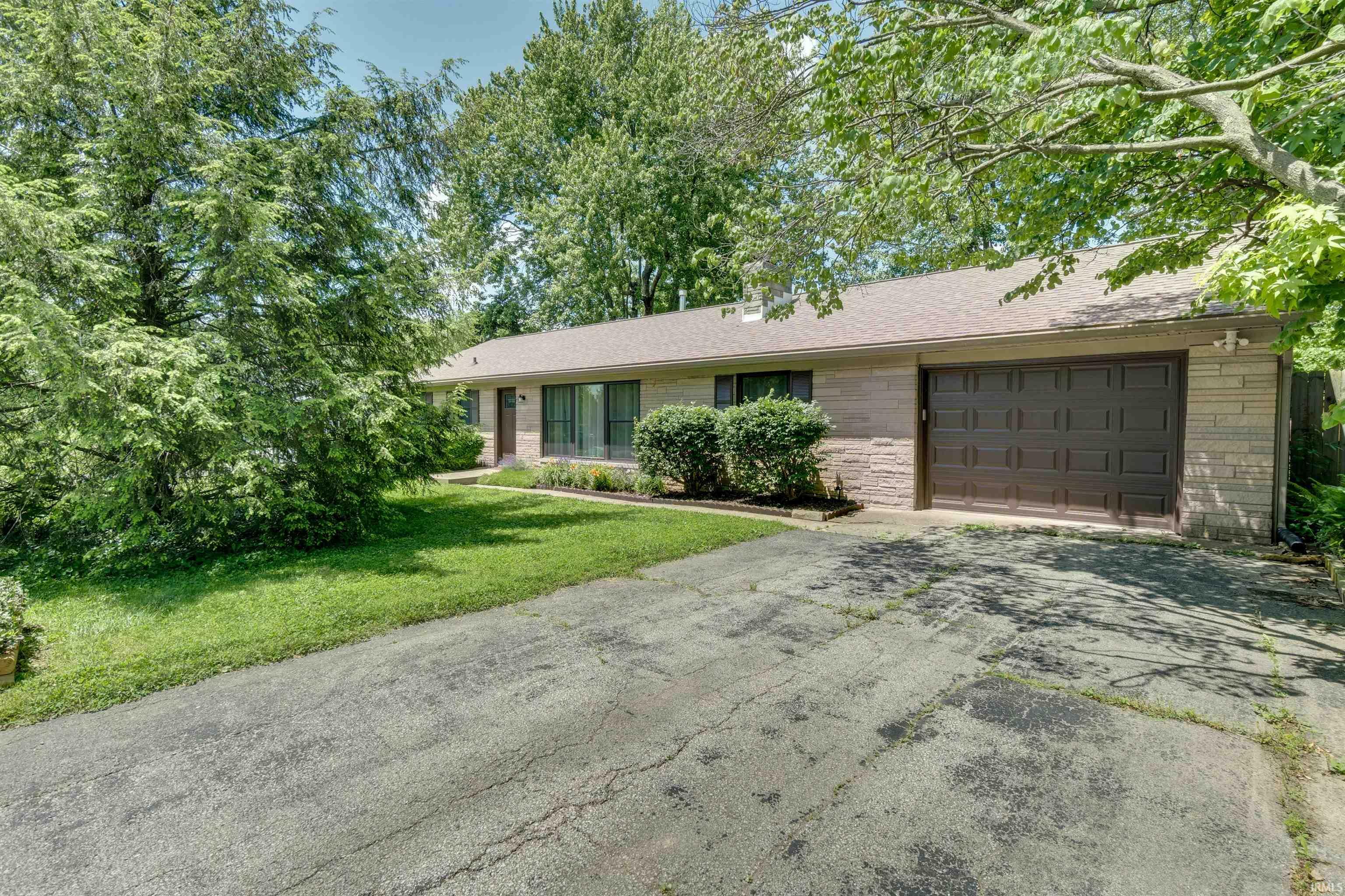 Property Photo:  3625 E Park Lane  IN 47408 