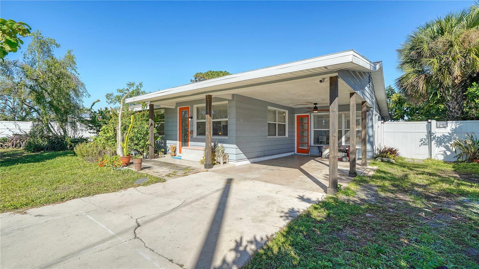 Property Photo:  2111 Outer Drive  FL 34231 