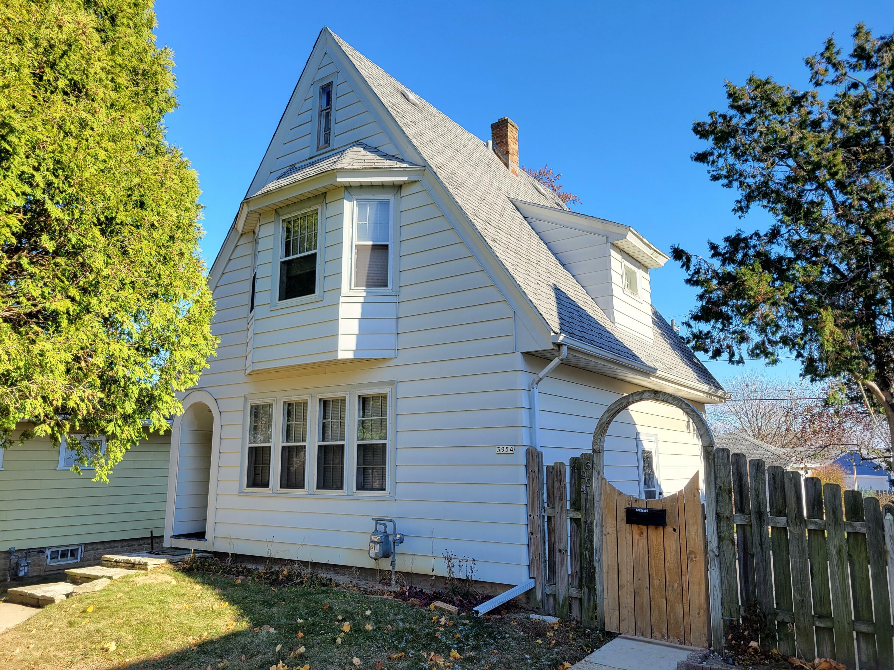 Property Photo: 3954 S Lipton Ave WI 53235