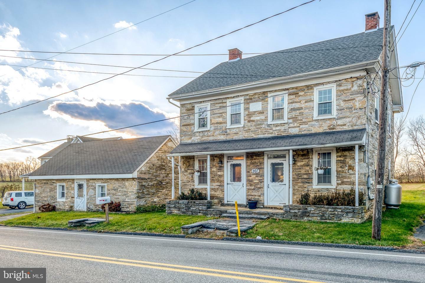 Property Photo:  207 S Carpenter Street  PA 17073 