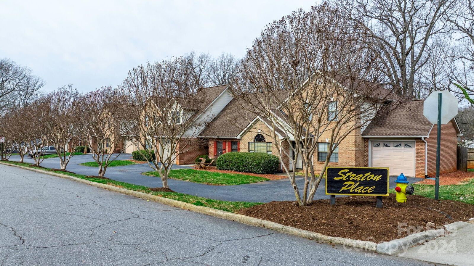 Property Photo: 204 W 18th Street NC 28658