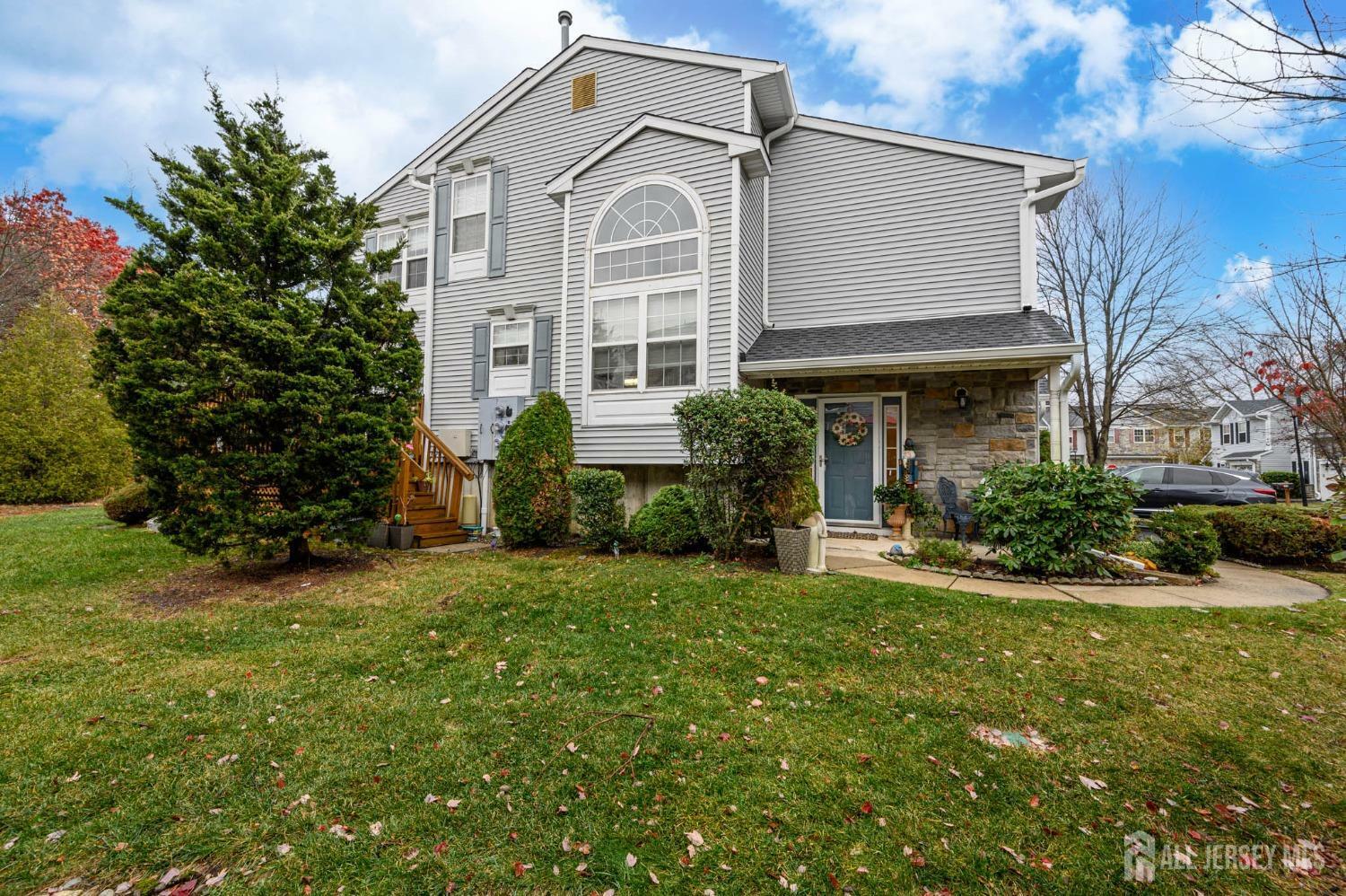 Property Photo:  29 Chimney Court  NJ 08879 