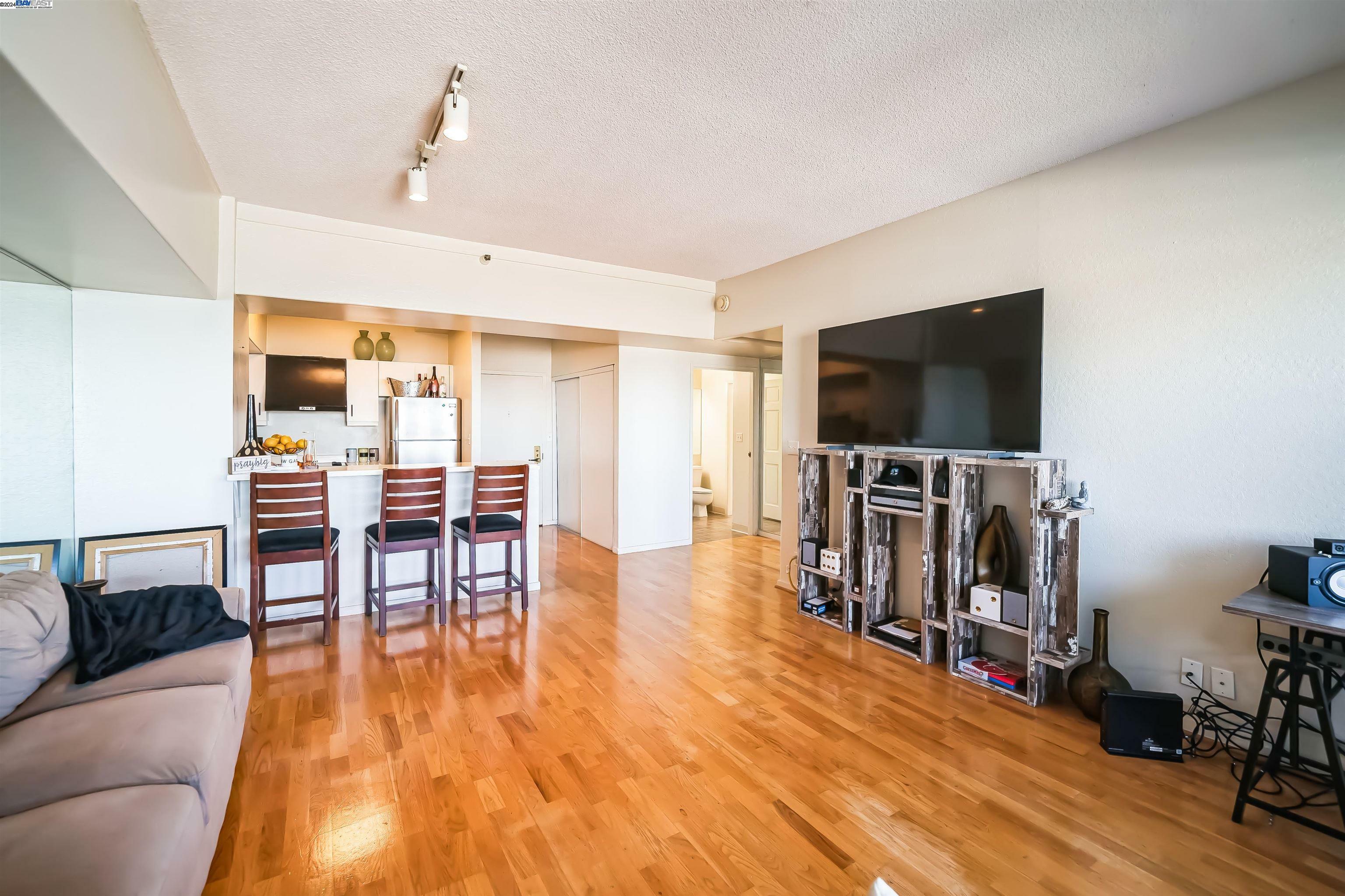 Property Photo:  6363 Christie Ave 1704  CA 94608 