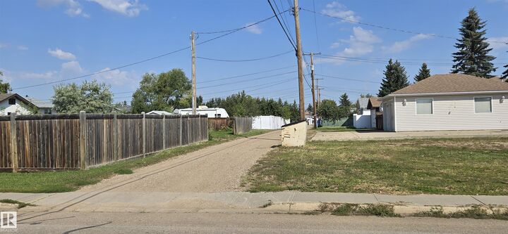 Property Photo:  5802 52 Street  AB T9C 1J2 