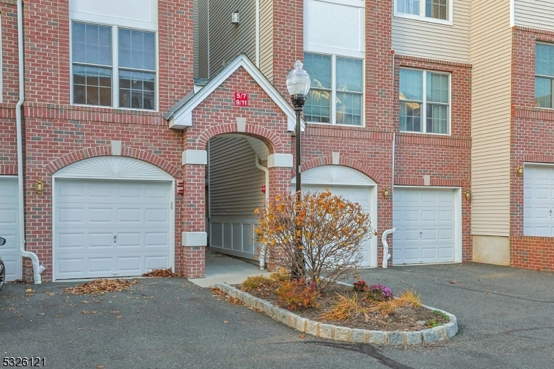 Property Photo:  5 Ashley Ct  NJ 07506 