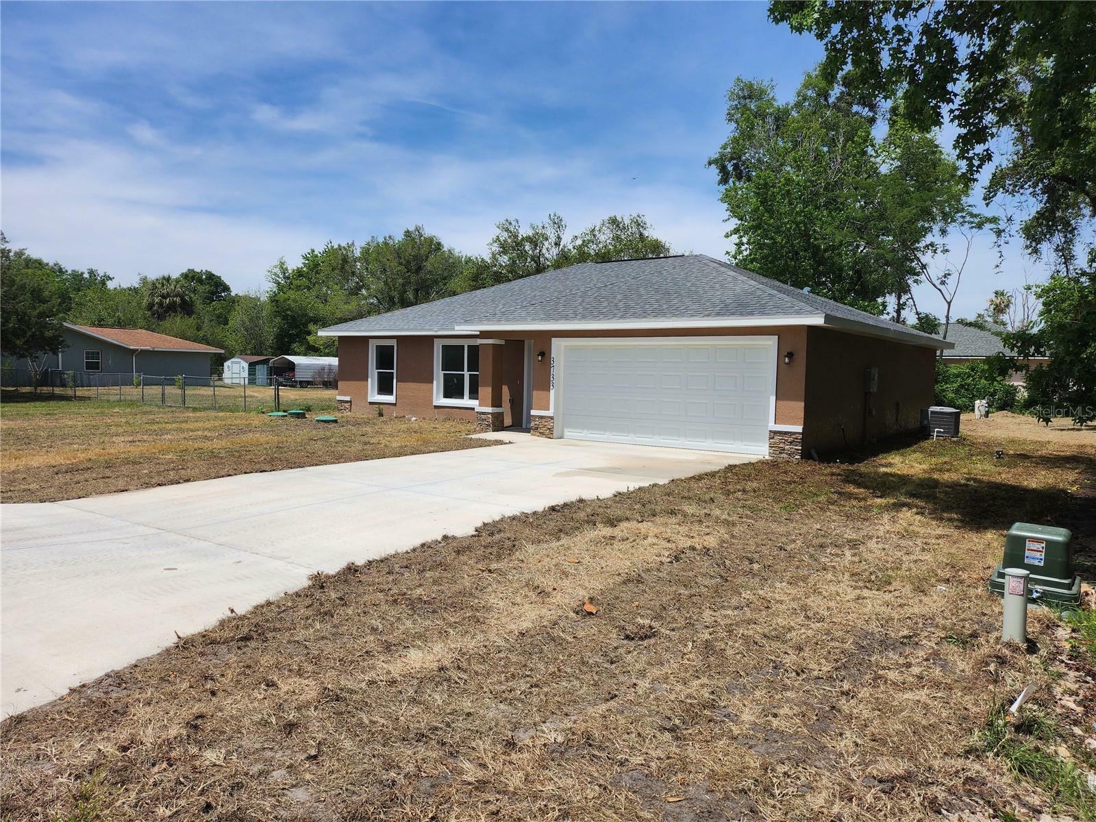 Property Photo:  3733 SE 137th Street  FL 34491 