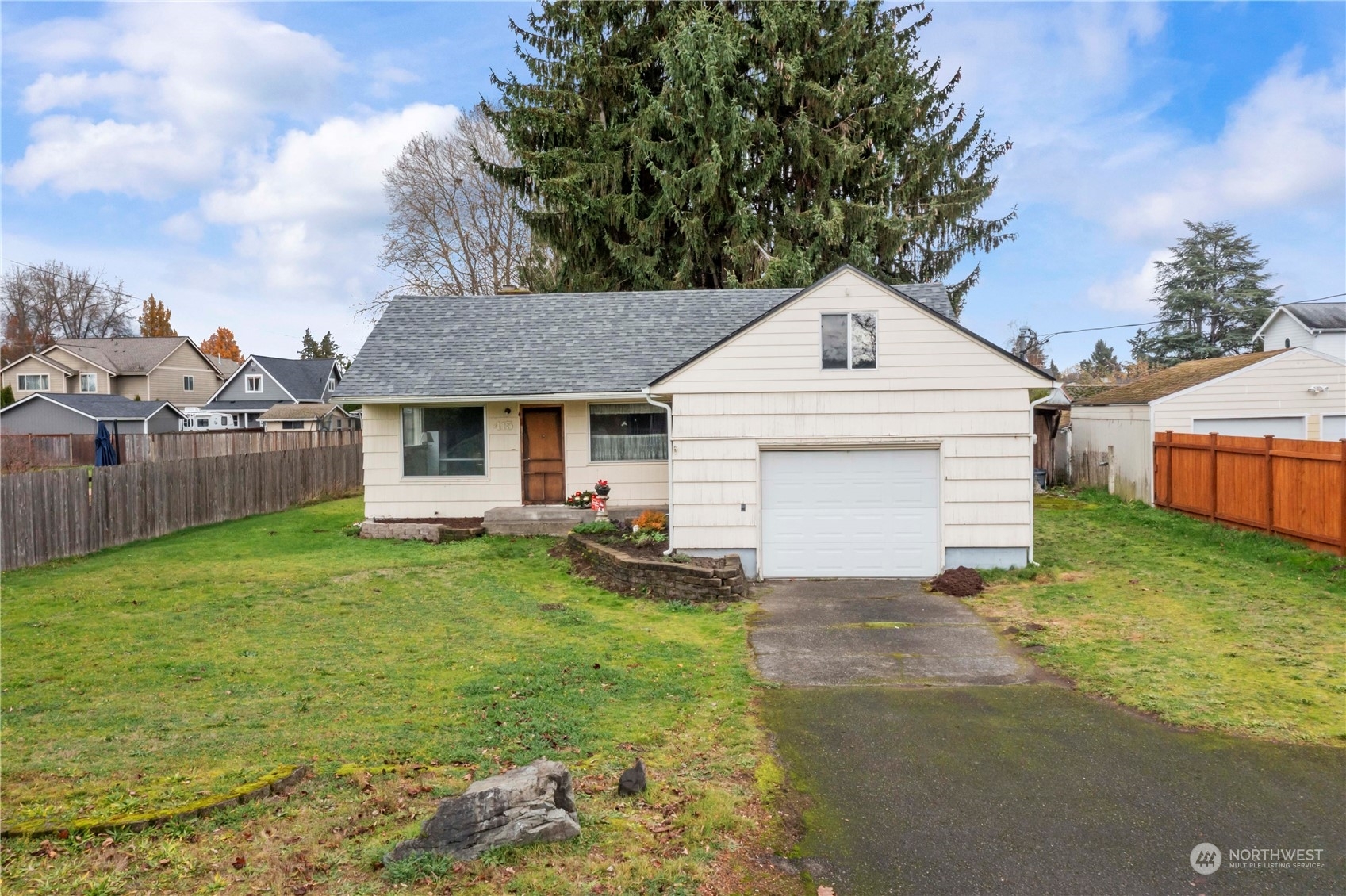 Property Photo:  415  18th Street SW  WA 98371 